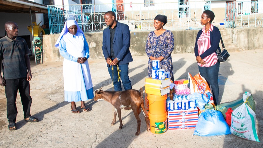 RAIS SAMIA AWAPA TABASAMU WATOTO 286 IRINGA.