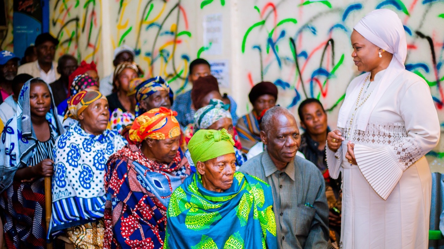 RAIS SAMIA ATOA MKONO WA EID KWA WAZEE ILEMI MBEYA