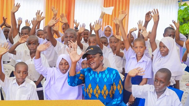 WAZIRI DKT. GWAJIMA AWABANANISHA WANANCHI WA KOROGWE KUHUSU VIGOMA NA VIGODORO; AONGOZA MAANDAMANO DHIDI YA VITENDO HIVYO, VYAPIGWA MARUFUKU