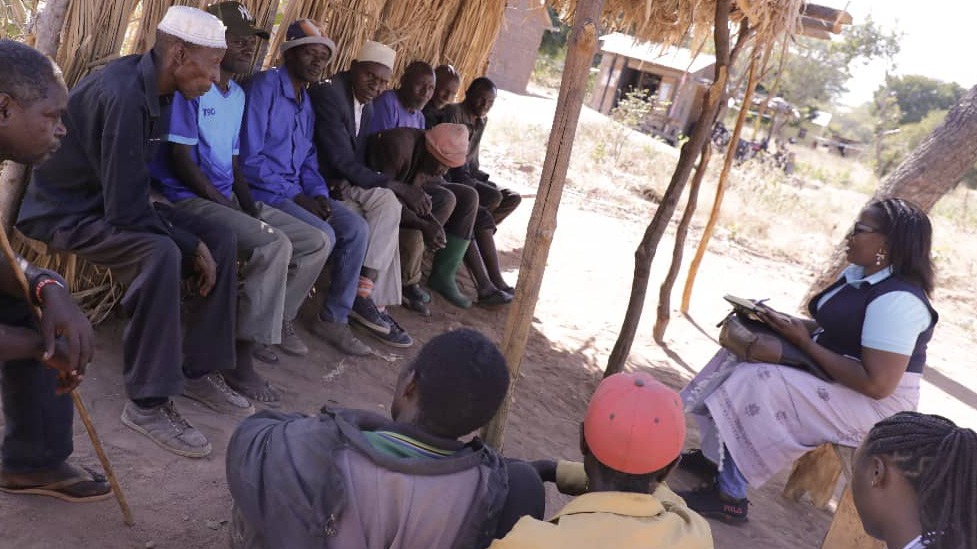 NAIBU WAZIRI MWANAIDI KUZINDUA KITINI CHA UWEZESHAJI  MAJADILIANO YA MILA NA DESTURI NGAZI YA JAMII IKUNGI SINGIDA.