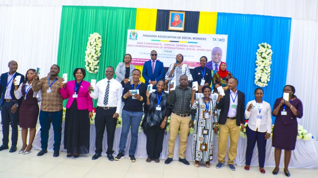 WAZIRI DKT. GWAJIMA AGAWA SIMU KWA MAAFISA USTAWI WA MIKOA YOTE 26 NCHINI ILI KUFIKIA JAMII KWA WEPESI